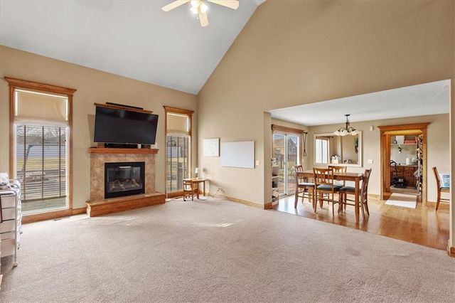 1607 NW Pin Oak Court, Grain Valley, MO 64029