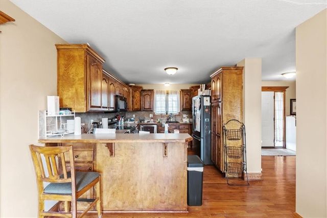 1607 NW Pin Oak Court, Grain Valley, MO 64029