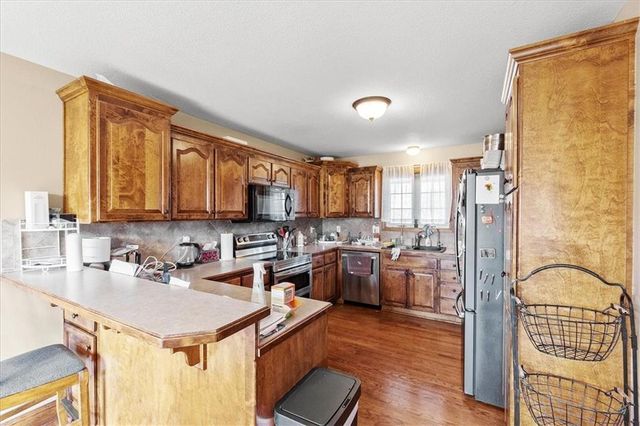 1607 NW Pin Oak Court, Grain Valley, MO 64029