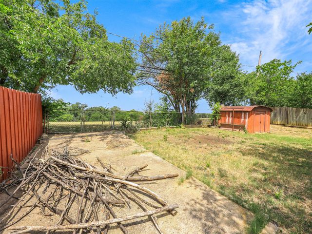 717 NW 14th Street, Grand Prairie, TX 75050