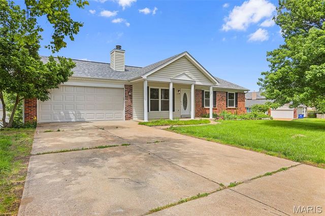 5744 Walnut Creek Boulevard, St Charles, MO 63304