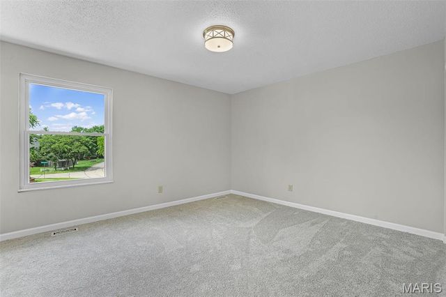 5744 Walnut Creek Boulevard, St Charles, MO 63304