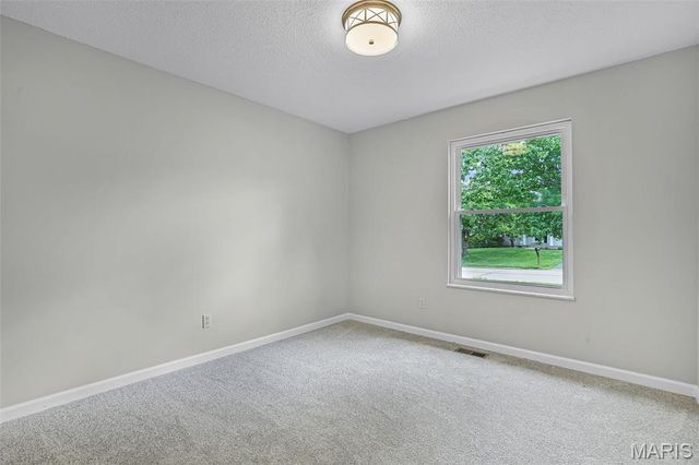 5744 Walnut Creek Boulevard, St Charles, MO 63304