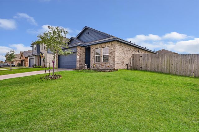 9910 Pine Forest Court, Baytown, TX 77521