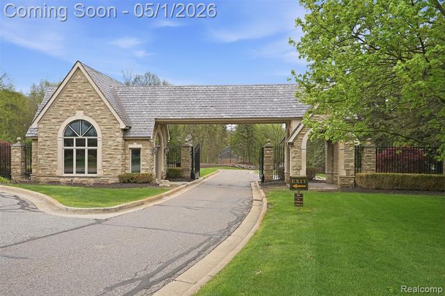 4134 Woodmere Court, Brighton, MI 48114