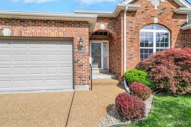 6042 Glennaire Drive 28, St Louis, MO 63129