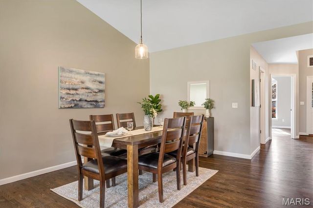 6042 Glennaire Drive 28, St Louis, MO 63129