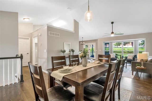 6042 Glennaire Drive 28, St Louis, MO 63129