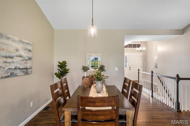 6042 Glennaire Drive 28, St Louis, MO 63129