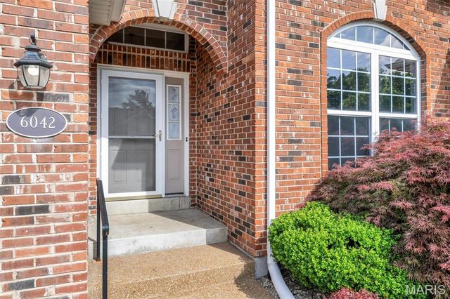 6042 Glennaire Drive 28, St Louis, MO 63129