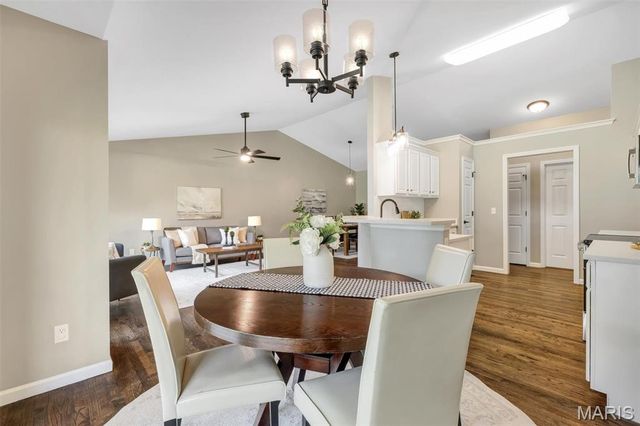 6042 Glennaire Drive 28, St Louis, MO 63129