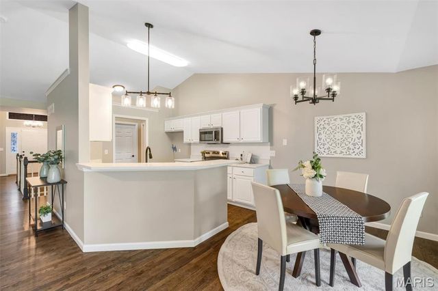 6042 Glennaire Drive 28, St Louis, MO 63129