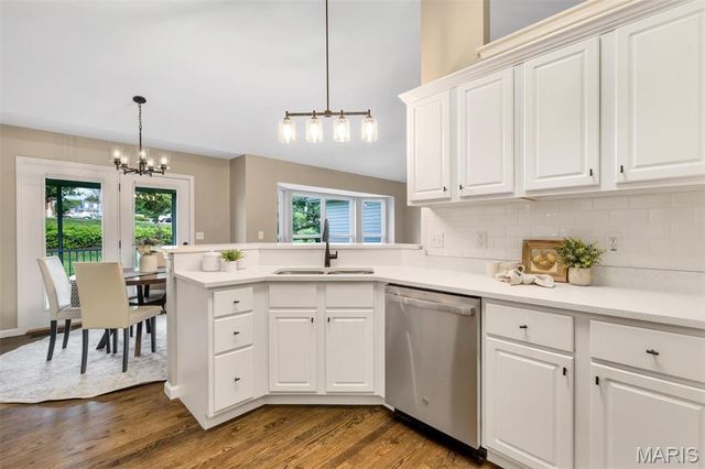 6042 Glennaire Drive 28, St Louis, MO 63129