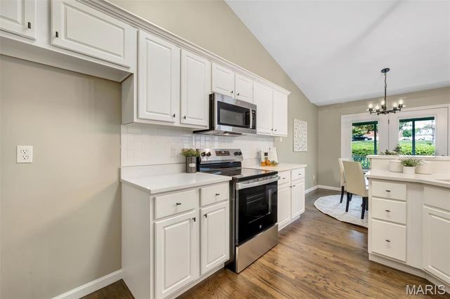 6042 Glennaire Drive 28, St Louis, MO 63129