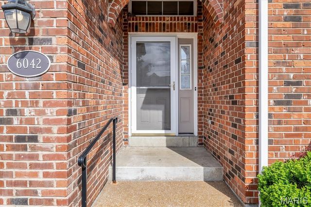 6042 Glennaire Drive 28, St Louis, MO 63129
