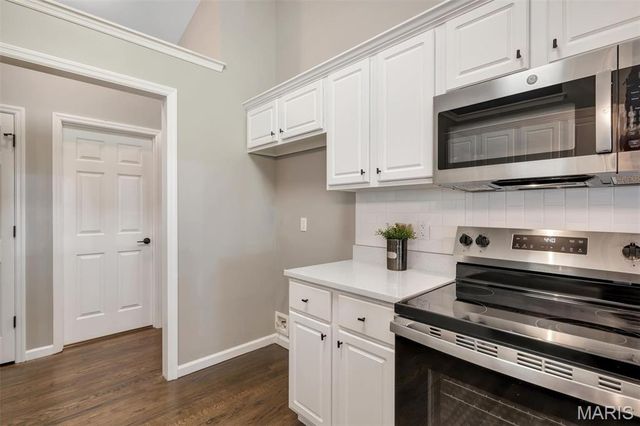 6042 Glennaire Drive 28, St Louis, MO 63129