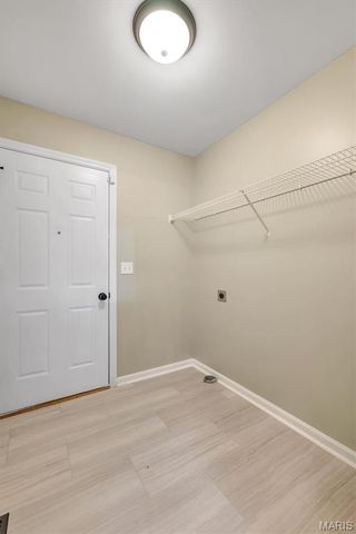 6042 Glennaire Drive 28, St Louis, MO 63129