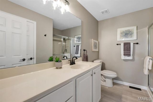 6042 Glennaire Drive 28, St Louis, MO 63129