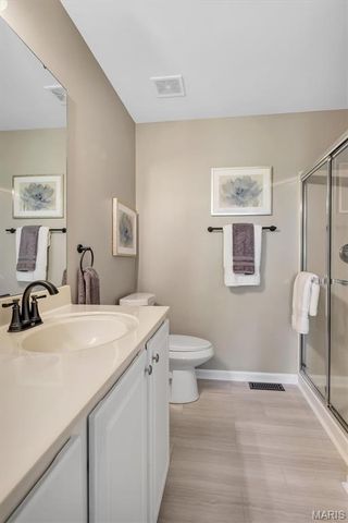 6042 Glennaire Drive 28, St Louis, MO 63129