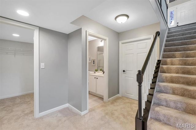 6042 Glennaire Drive 28, St Louis, MO 63129