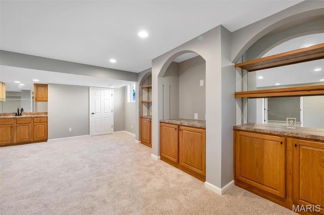 6042 Glennaire Drive 28, St Louis, MO 63129