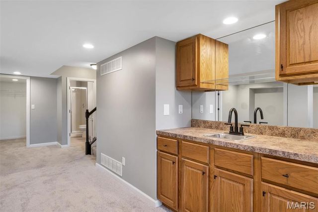 6042 Glennaire Drive 28, St Louis, MO 63129