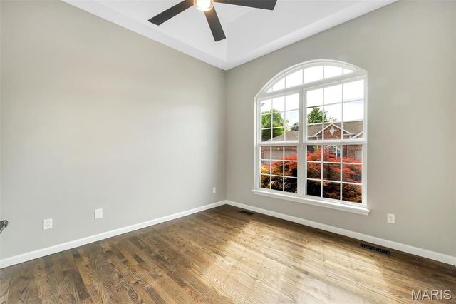 6042 Glennaire Drive 28, St Louis, MO 63129