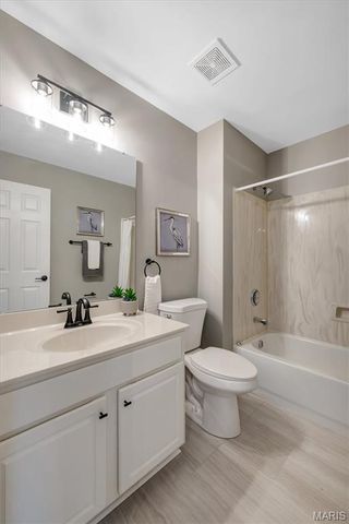 6042 Glennaire Drive 28, St Louis, MO 63129