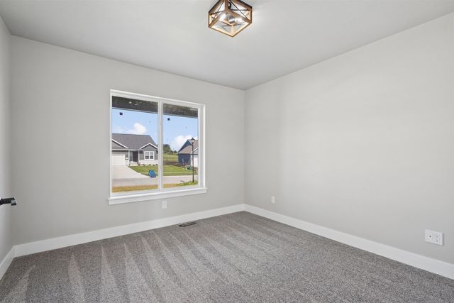 5761 Wall Street Street, Waterloo, IA 50701
