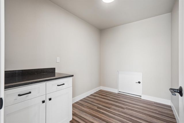 5761 Wall Street Street, Waterloo, IA 50701