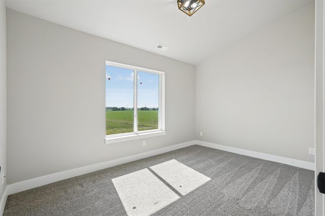 5761 Wall Street Street, Waterloo, IA 50701