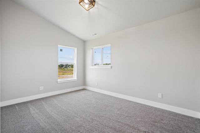 5761 Wall Street Street, Waterloo, IA 50701