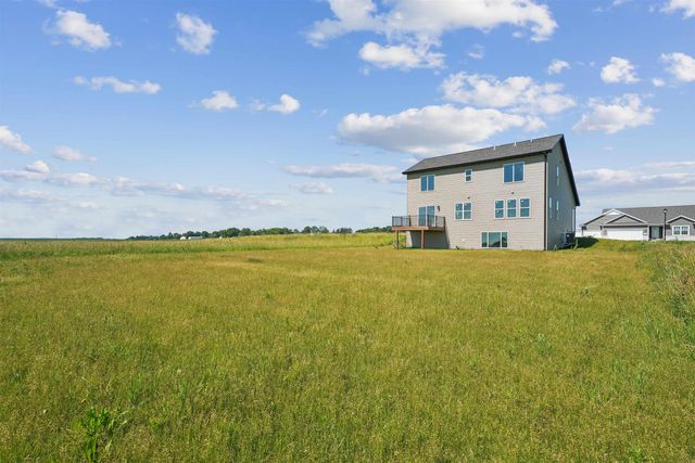 5761 Wall Street Street, Waterloo, IA 50701