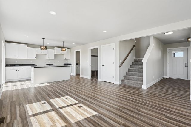 5761 Wall Street Street, Waterloo, IA 50701