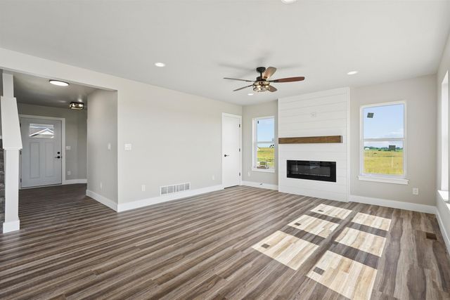 5761 Wall Street Street, Waterloo, IA 50701