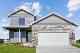 5761 Wall Street Street, Waterloo, IA 50701