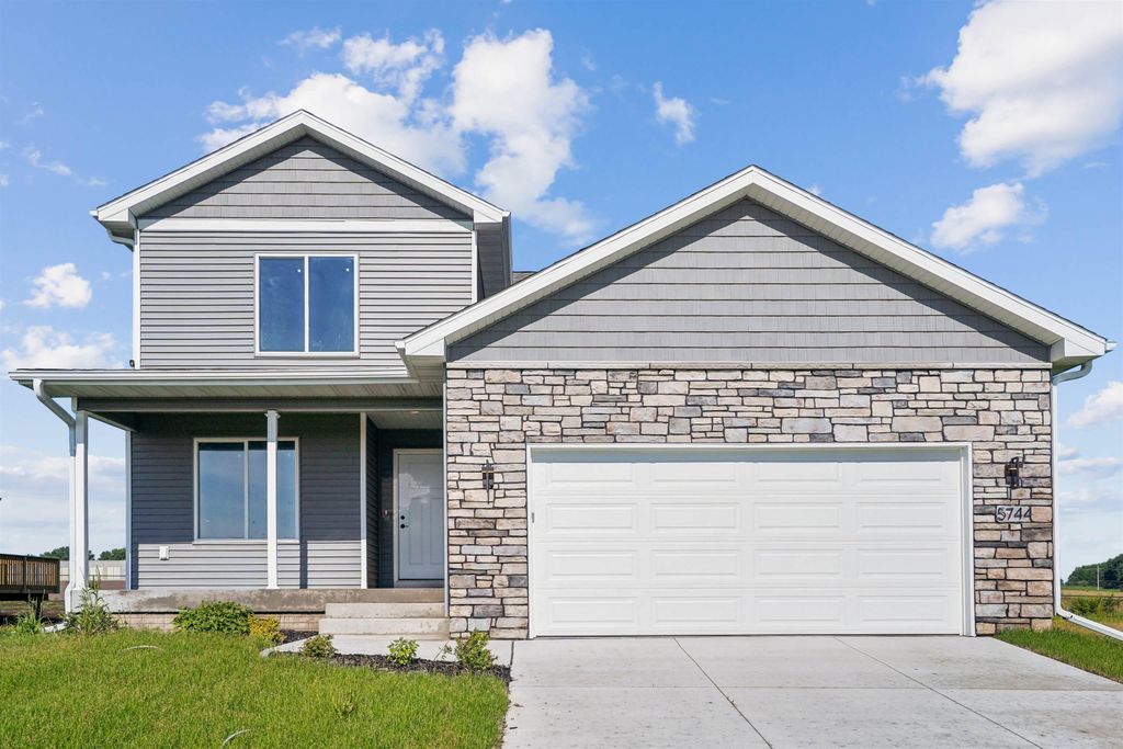 5761 Wall Street Street, Waterloo, IA 50701