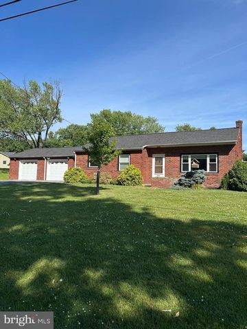 1652 READING RD, Mohnton, PA 19540