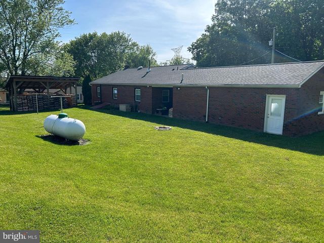 1652 READING RD, Mohnton, PA 19540