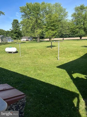 1652 READING RD, Mohnton, PA 19540