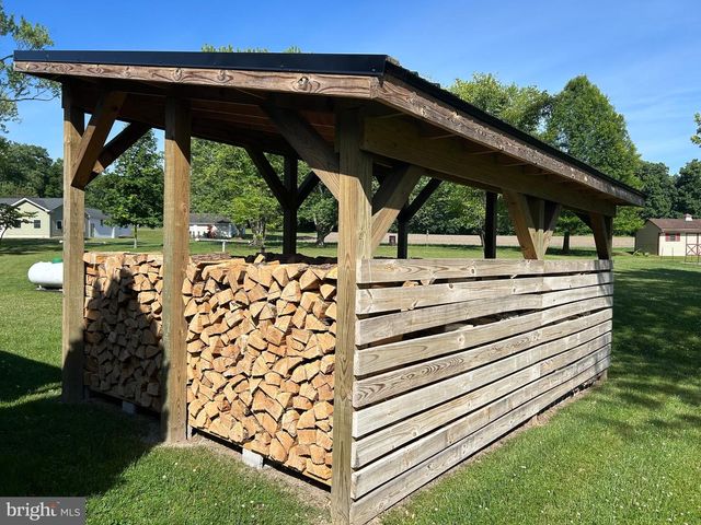 1652 READING RD, Mohnton, PA 19540