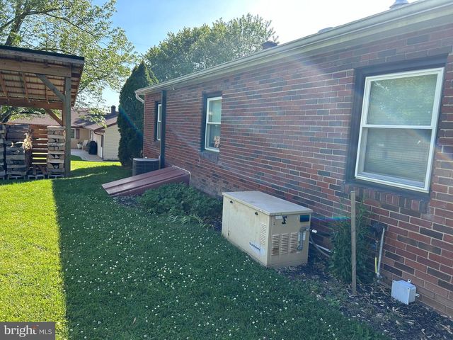 1652 READING RD, Mohnton, PA 19540