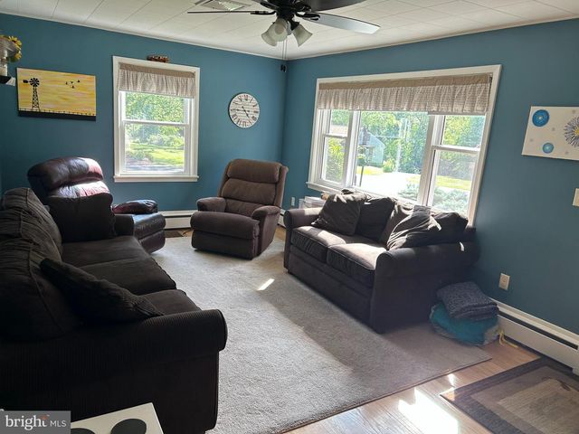 1652 READING RD, Mohnton, PA 19540