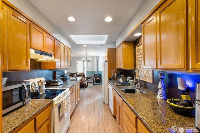 486 W Henni Road, Oak Harbor, WA 98277