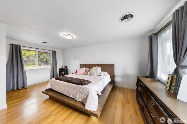 486 W Henni Road, Oak Harbor, WA 98277