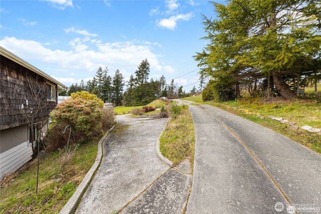 486 W Henni Road, Oak Harbor, WA 98277