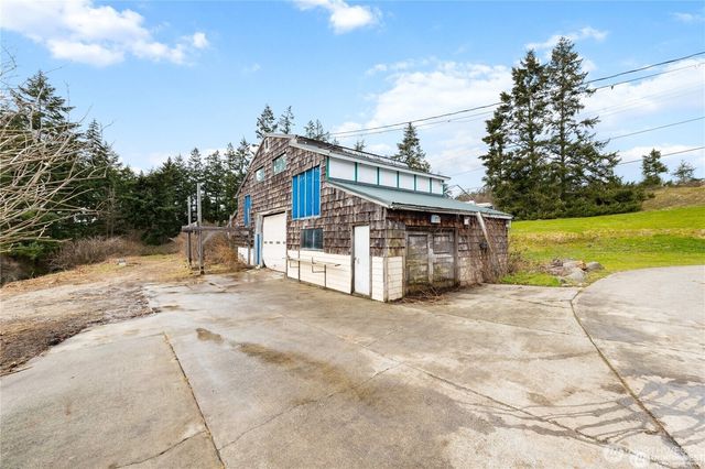 486 W Henni Road, Oak Harbor, WA 98277
