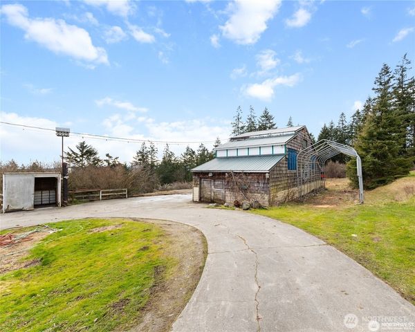 486 W Henni Road, Oak Harbor, WA 98277