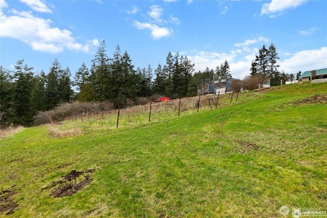 486 W Henni Road, Oak Harbor, WA 98277