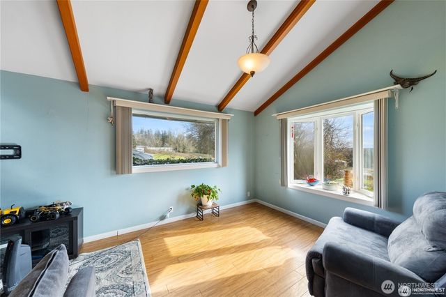 486 W Henni Road, Oak Harbor, WA 98277